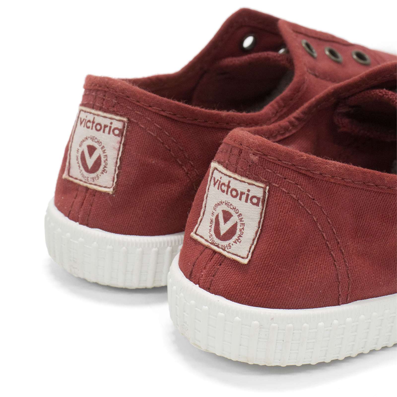 Victoria Boy 1915 Inglesa Slip-On Canvas Shoes