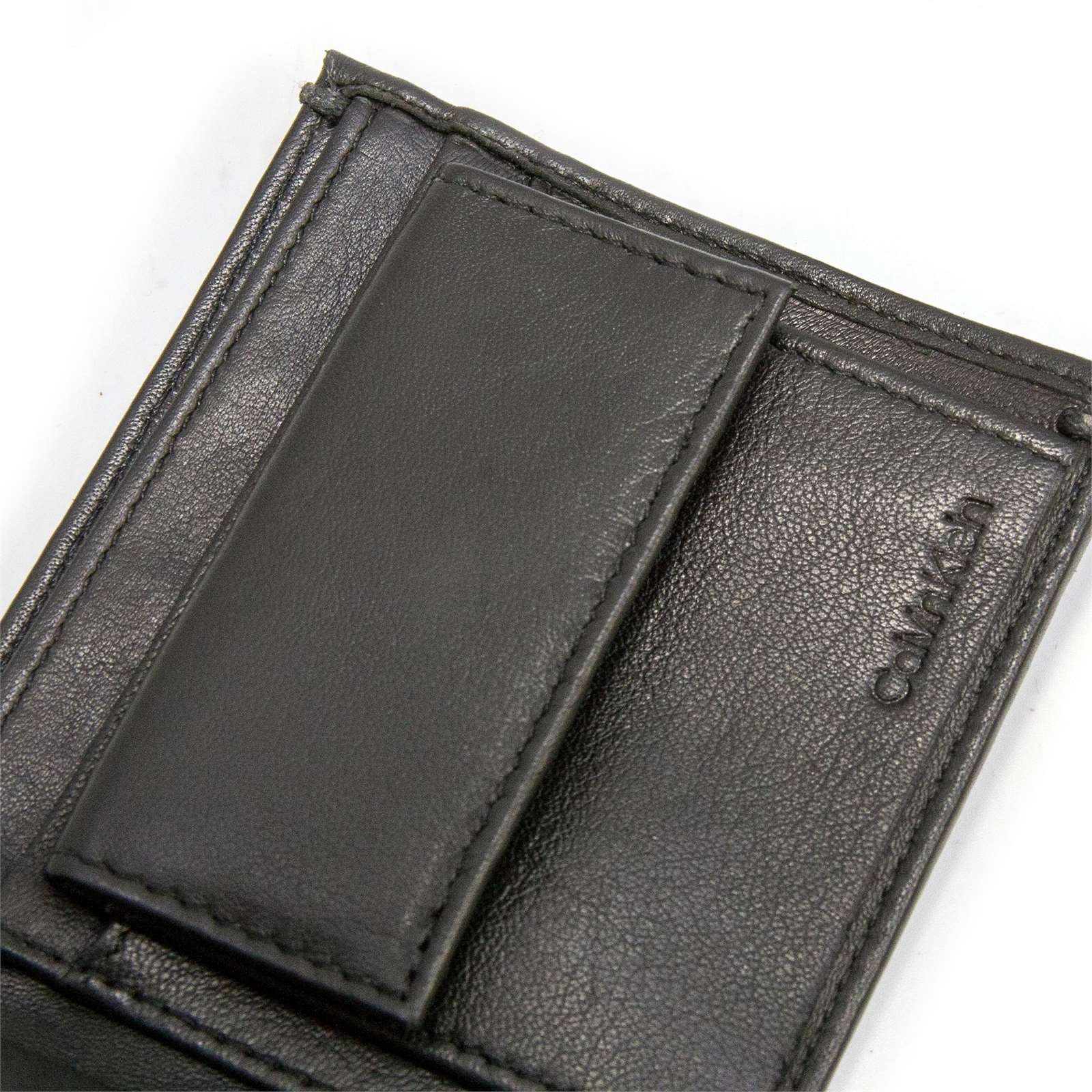 Calvin Klein Men Passcase Bi-Fold Coin Holder