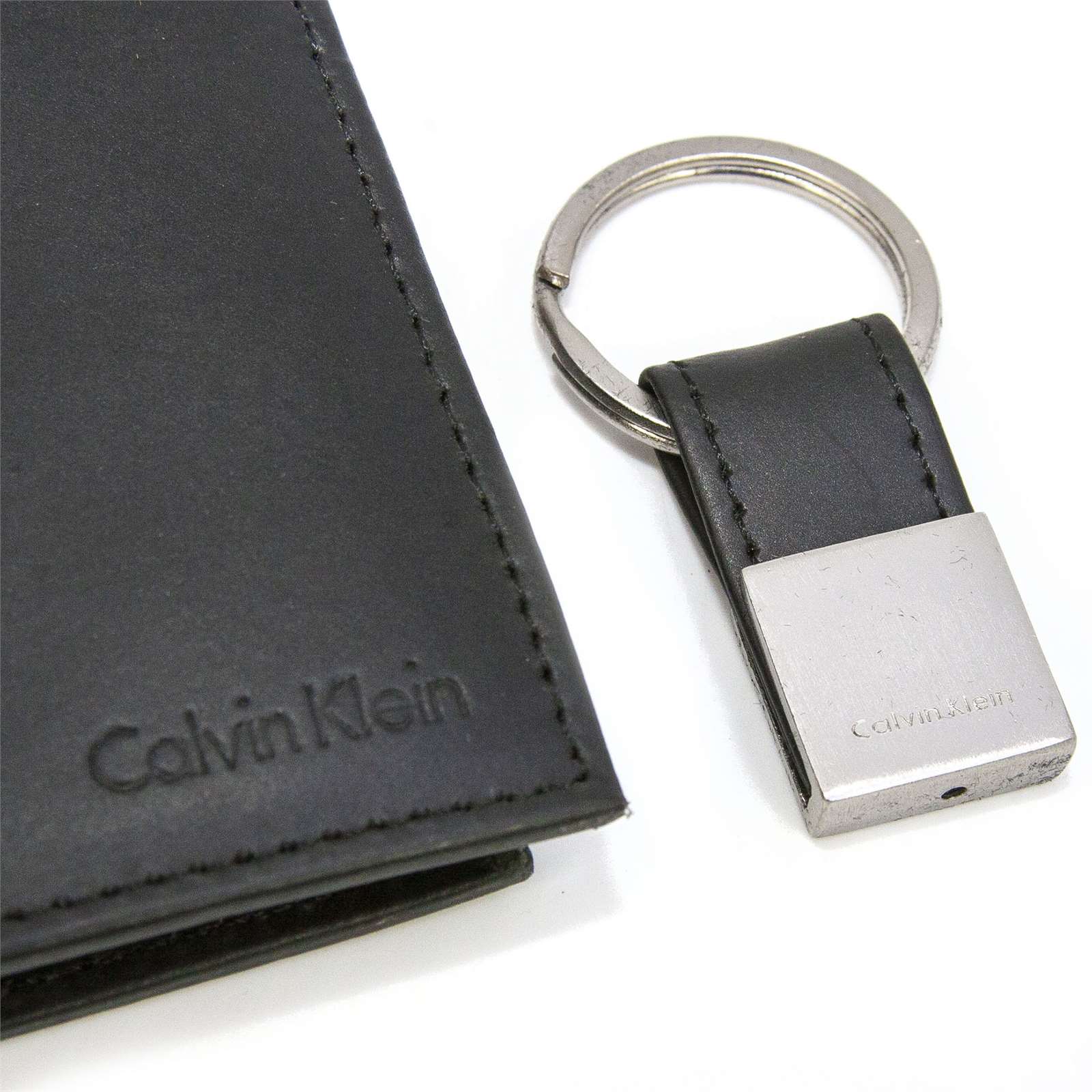 Calvin Klein Men Bookfold Wallet And Key Fob Set